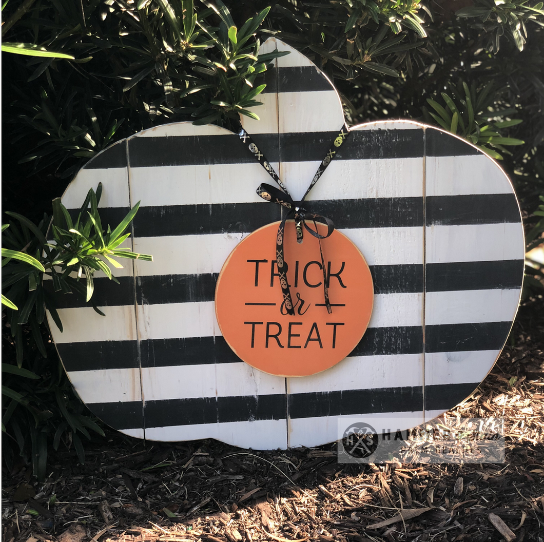 Pumpkin Pallet Hammer@ Home project